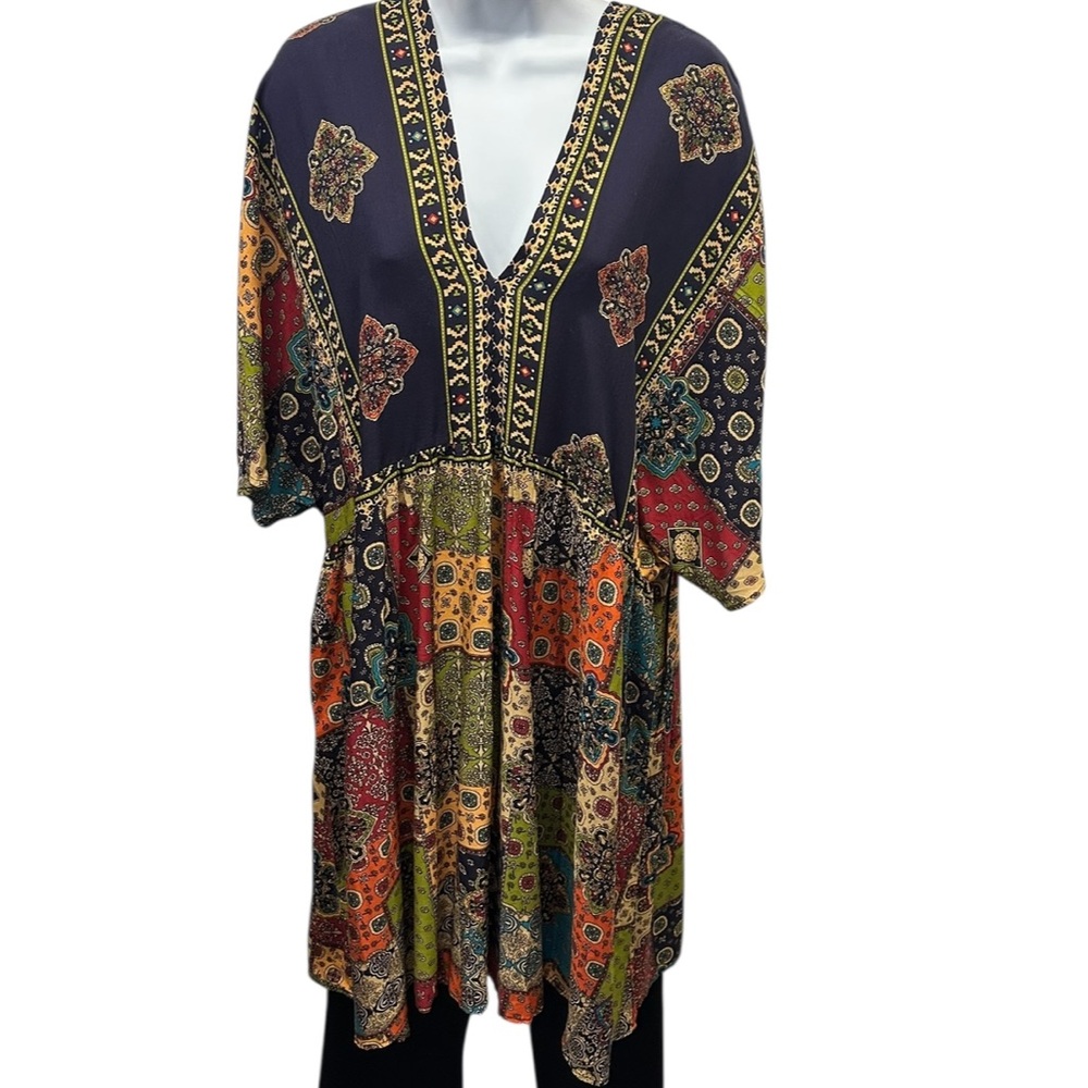 L/XL. NWT. Bohemian Patchwork V-Neck Tunic. LG/GR/GR 01 - Picture 1 of 2